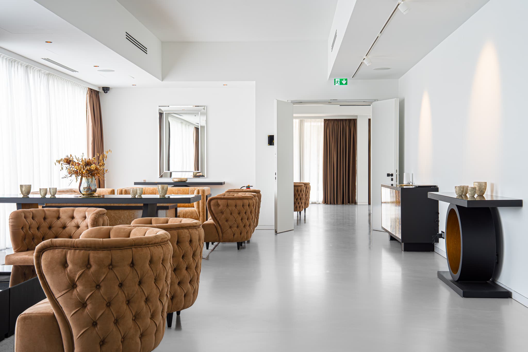 Lobby area of Main Suites Hotel - Image 2