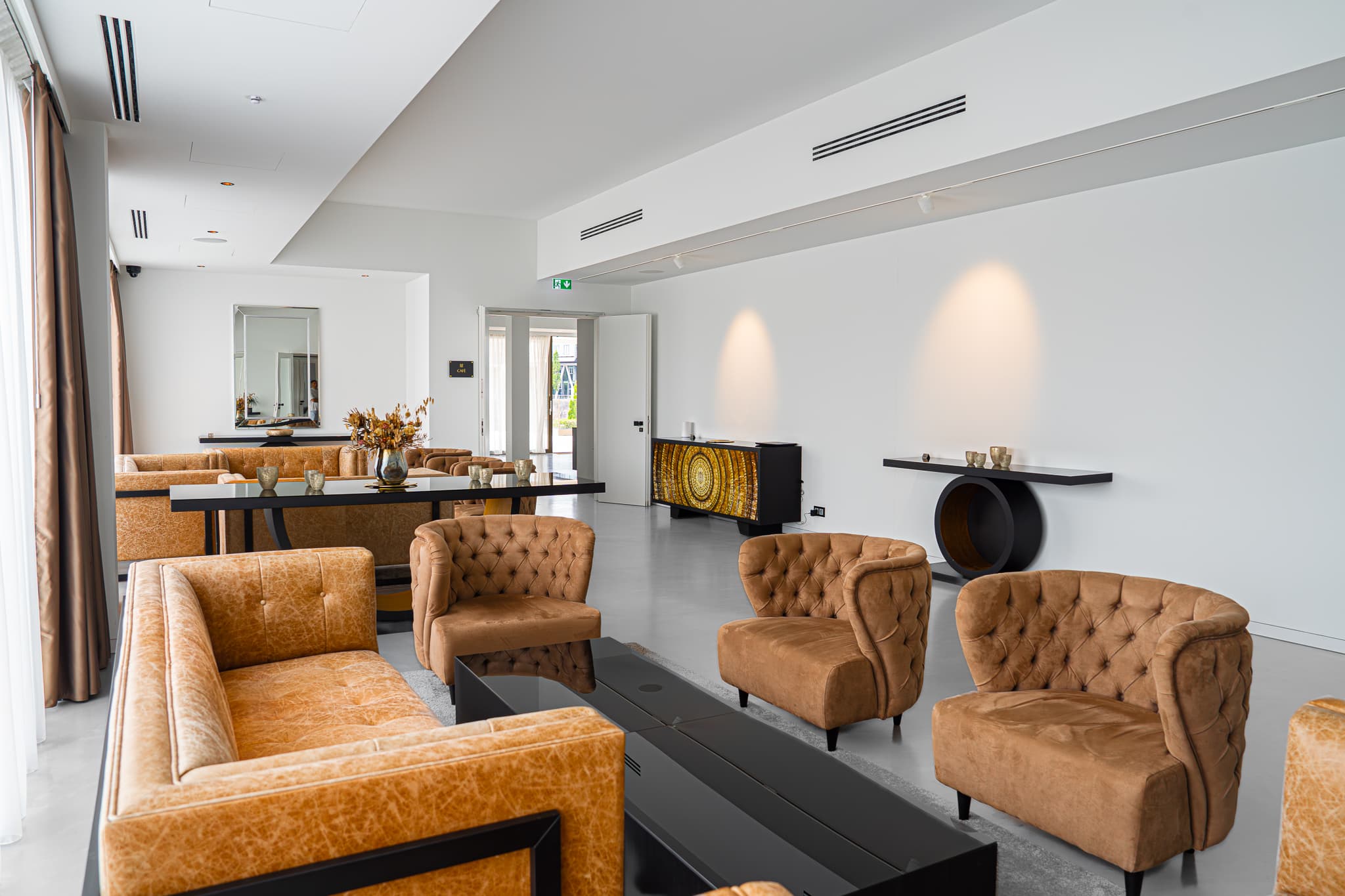 Lobby area of Main Suites Hotel - Image 4