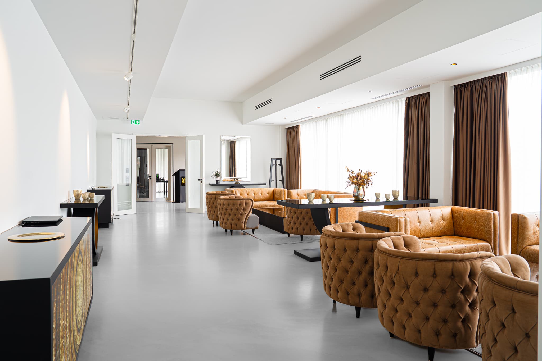 Lobby area of Main Suites Hotel - Image 7