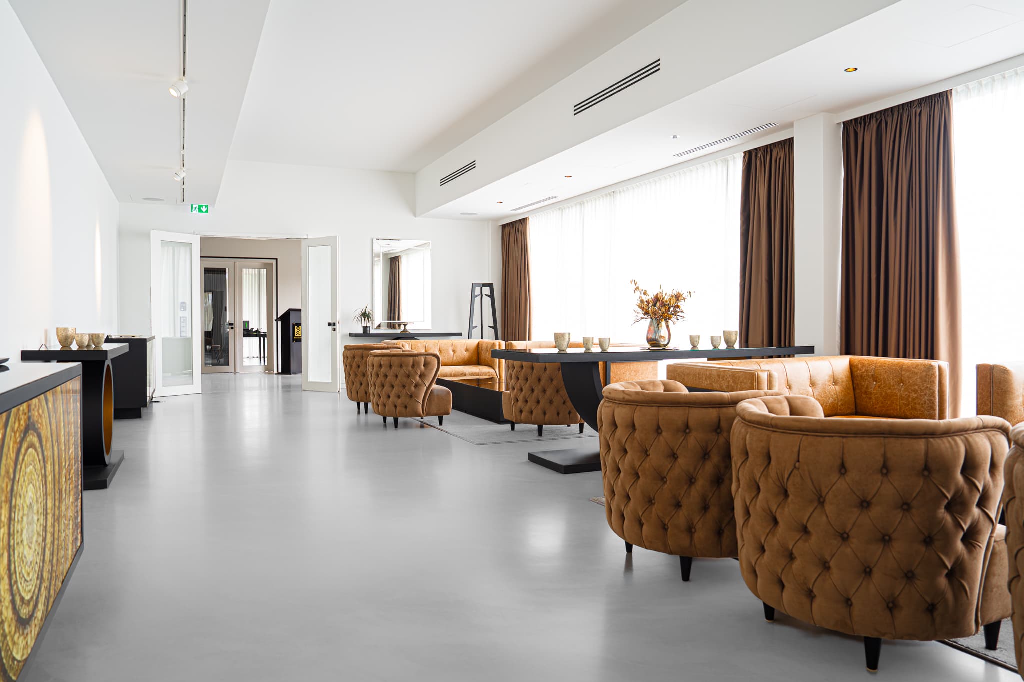 Lobby area of Main Suites Hotel - Image 8