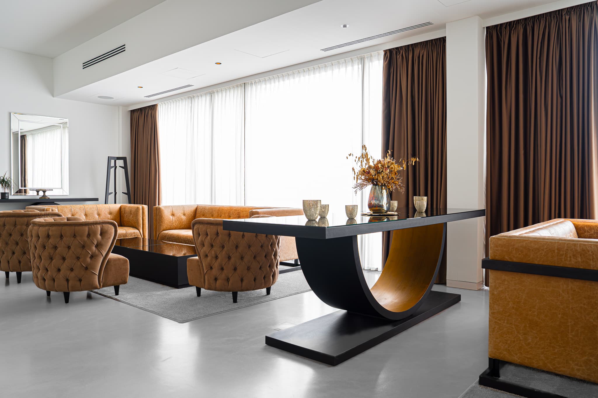 Lobby area of Main Suites Hotel - Image 9