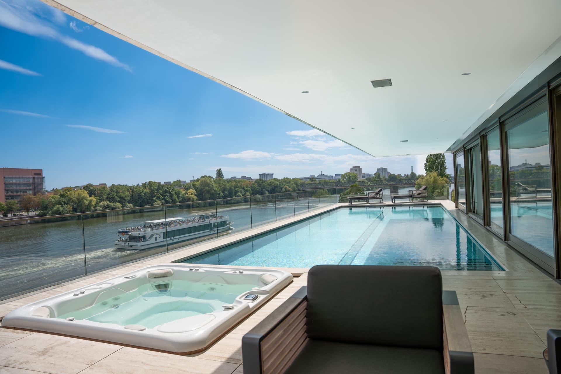 Pool area of Main Suites Hotel - Image 10