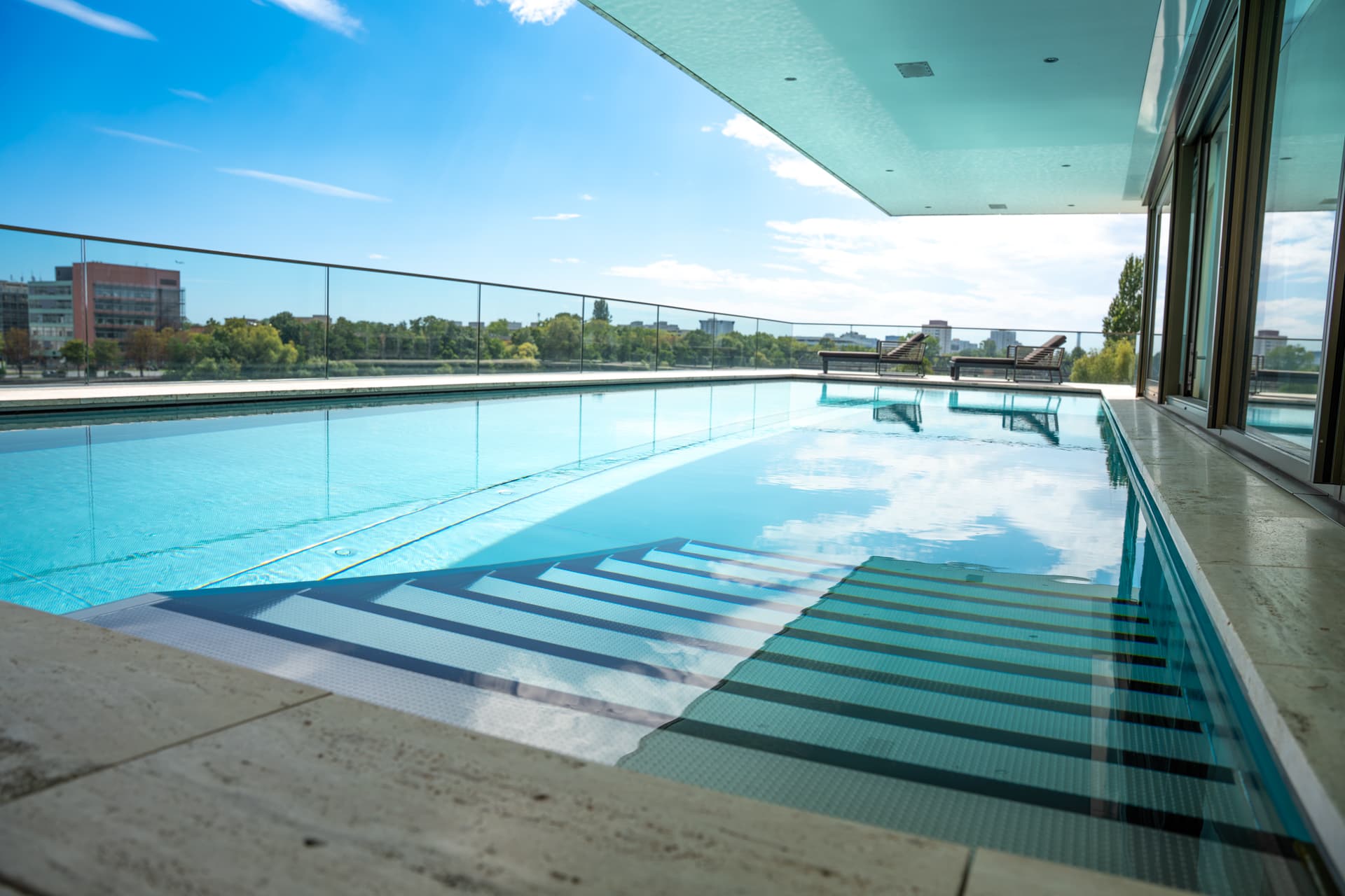 Pool area of Main Suites Hotel - Image 11