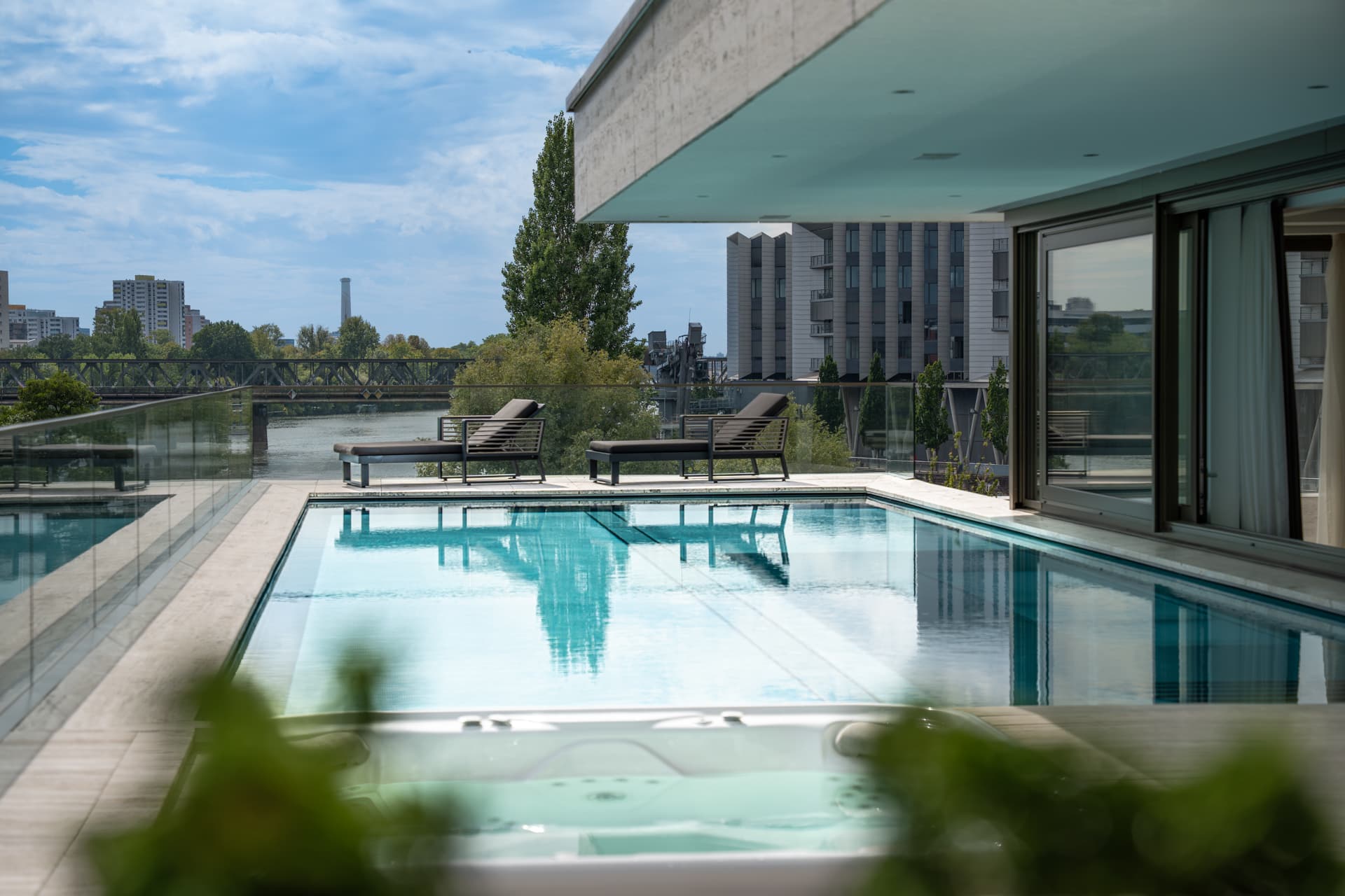 Pool area of Main Suites Hotel - Image 13