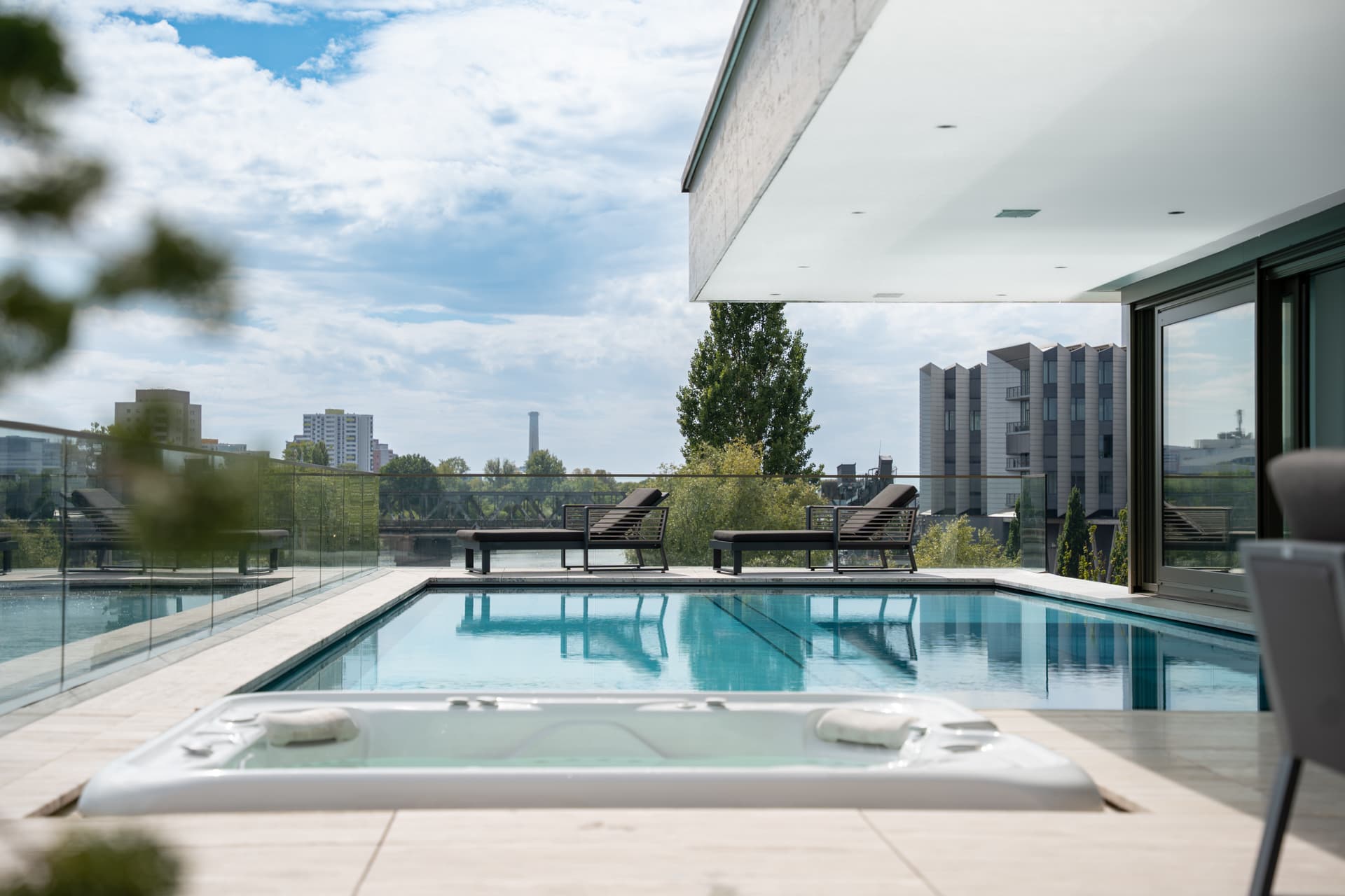 Pool area of Main Suites Hotel - Image 17