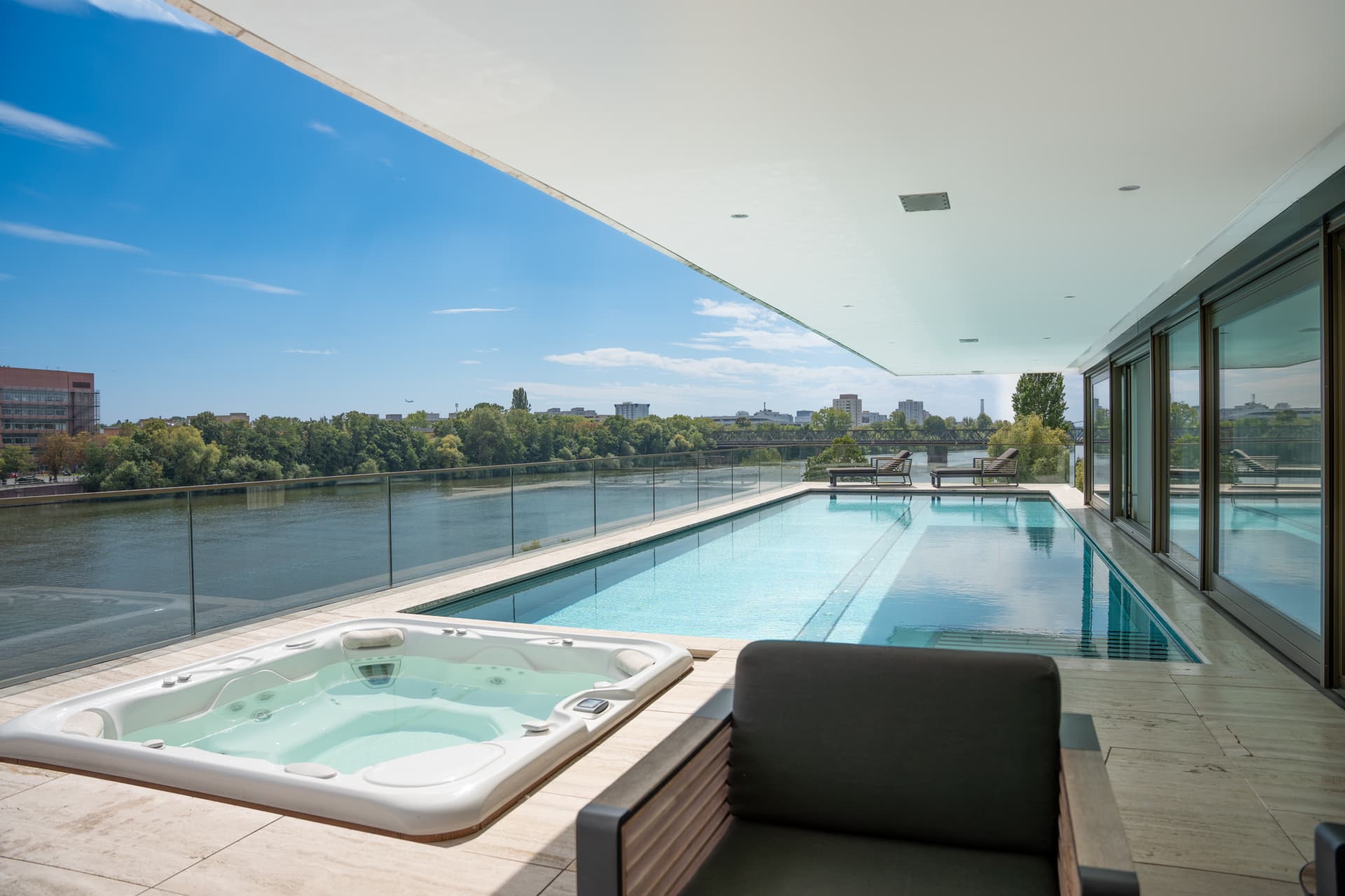 Pool area of Main Suites Hotel - Image 7