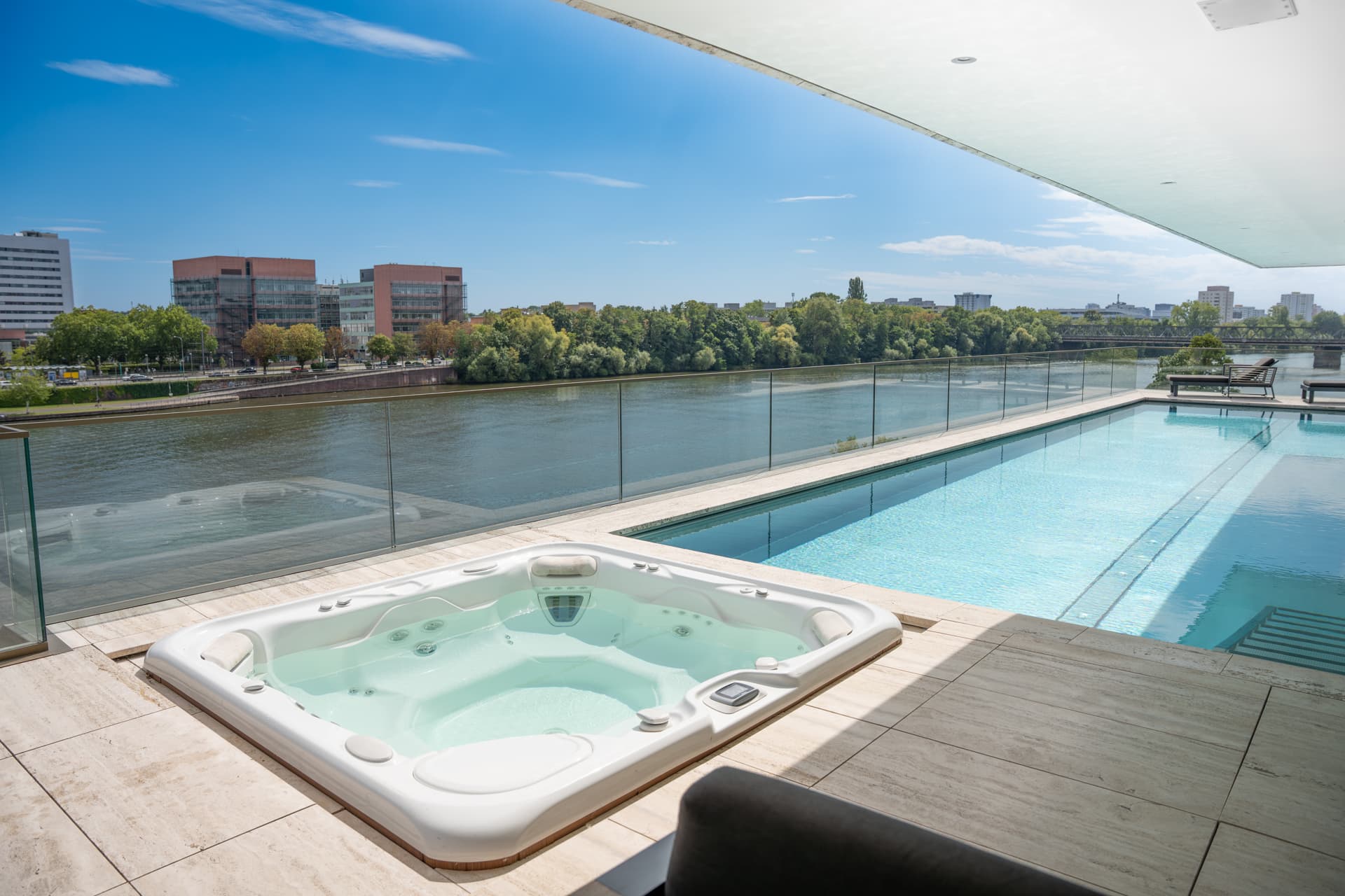 Pool area of Main Suites Hotel - Image 8
