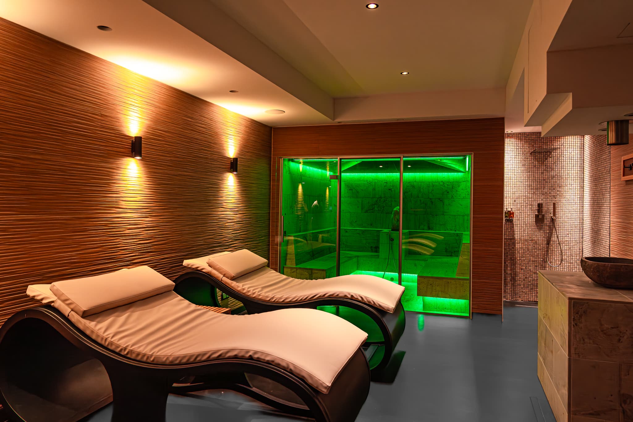Spa area of Main Suites Hotel - Image 8