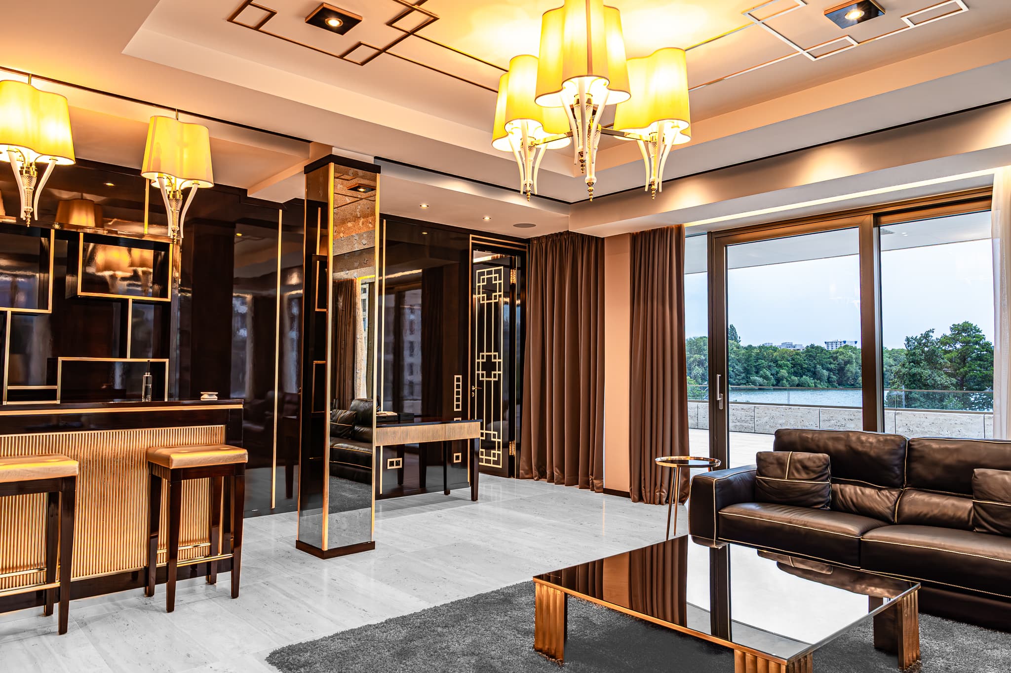 Suites/mega area of Main Suites Hotel - Image 4