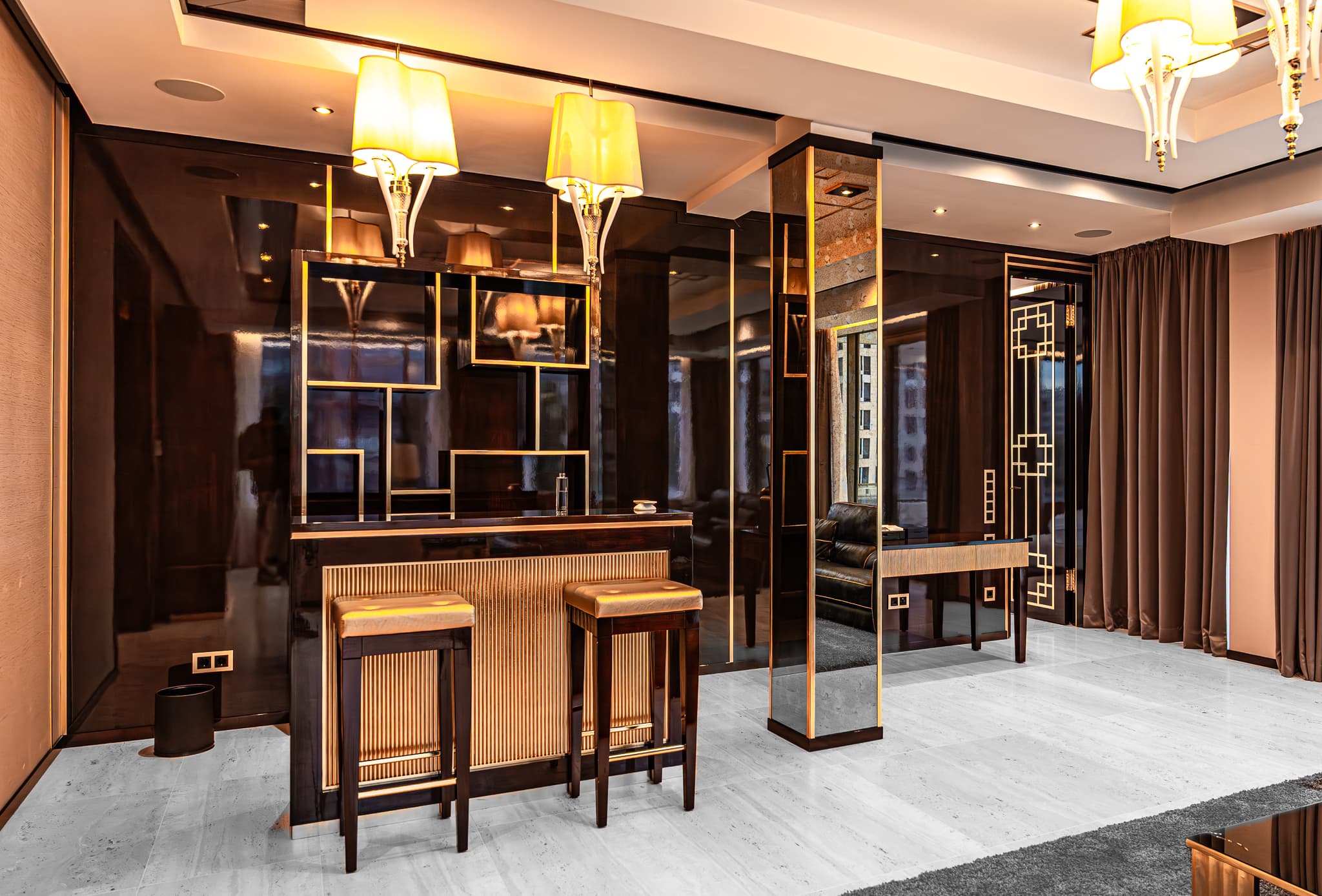 Suites/mega area of Main Suites Hotel - Image 5