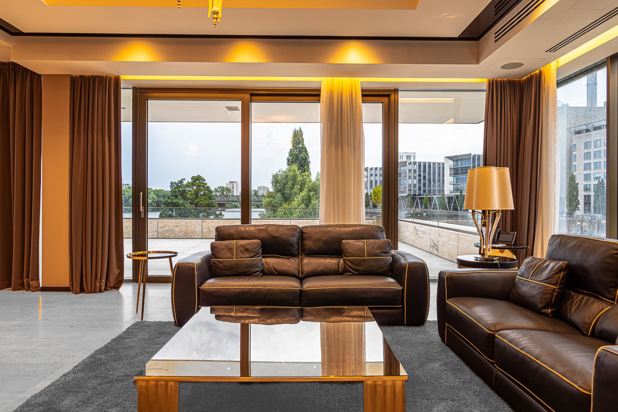 Suites/mega area of Main Suites Hotel - Image 6