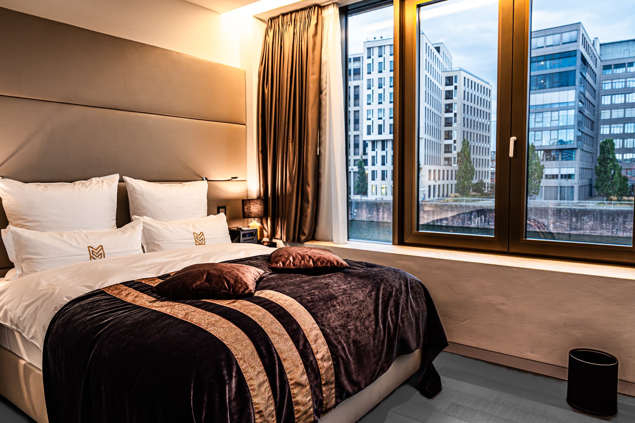 Suites/paris area of Main Suites Hotel - Image 3