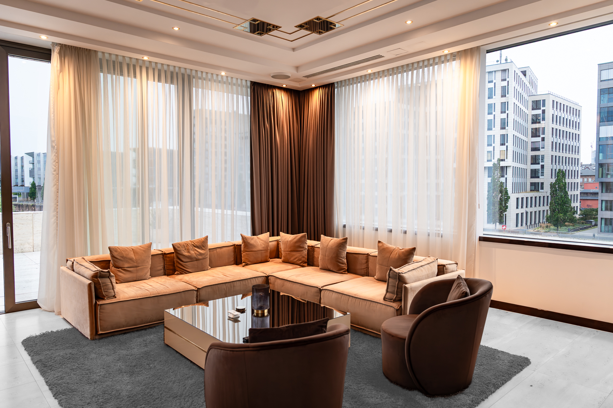 Living & Dining - Image 4